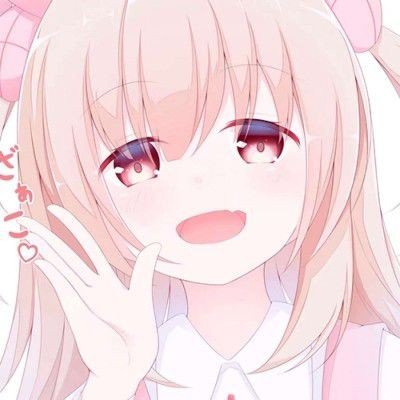 女孩在瀑布下打太极尽显侠气